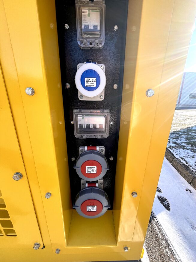 QES20ANH_8 » Baumaschinen Boneß GmbH