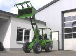 Hoflader 505 YA Striegel » Baumaschinen Boneß GmbH